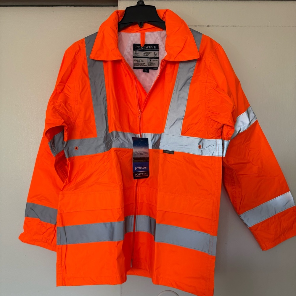 Portwest Hi-Vis Rain Jacket Size M Orange Portwest Safety Jacket with hood.
